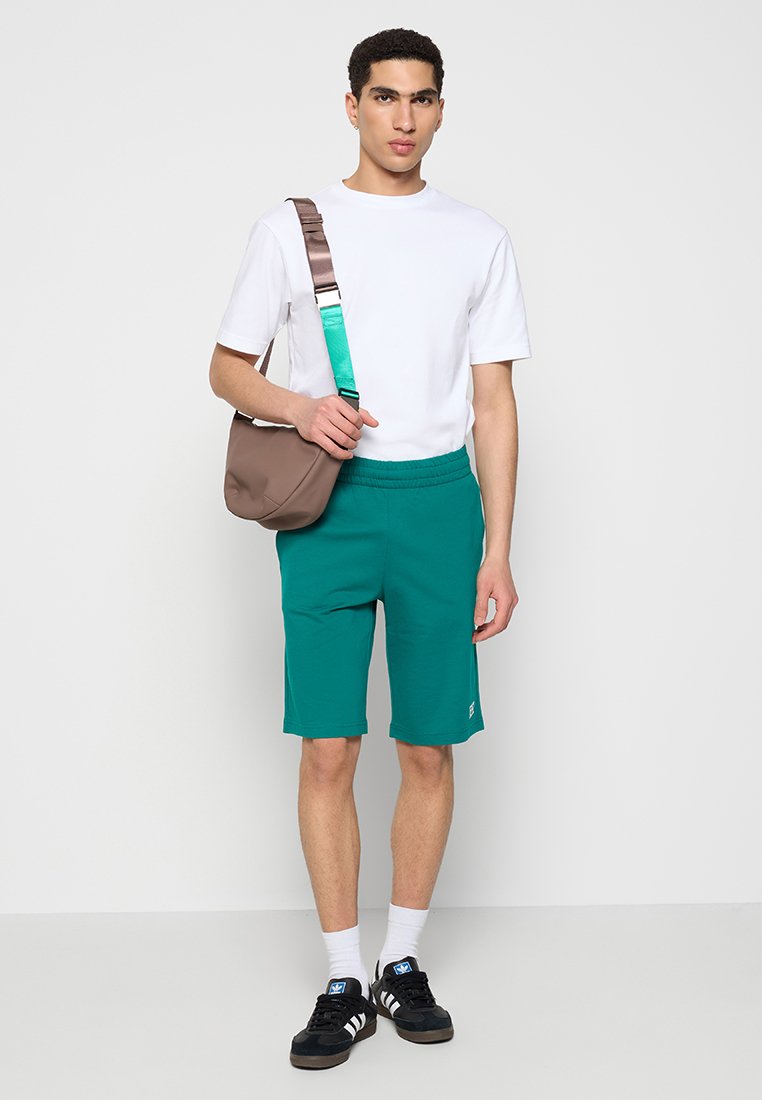 EA7 Emporio Armani Shorts Media 2