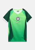 Grünes und dunkelgrünes Trikot des nigerianischen Fußballverbands mit gepunktetem Verlaufsmuster, Nike-Logo und weißem Kragen sowie Ärmelsäumen.