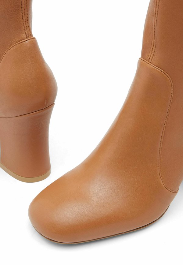 Stuart Weitzman CURVEBLOCK
