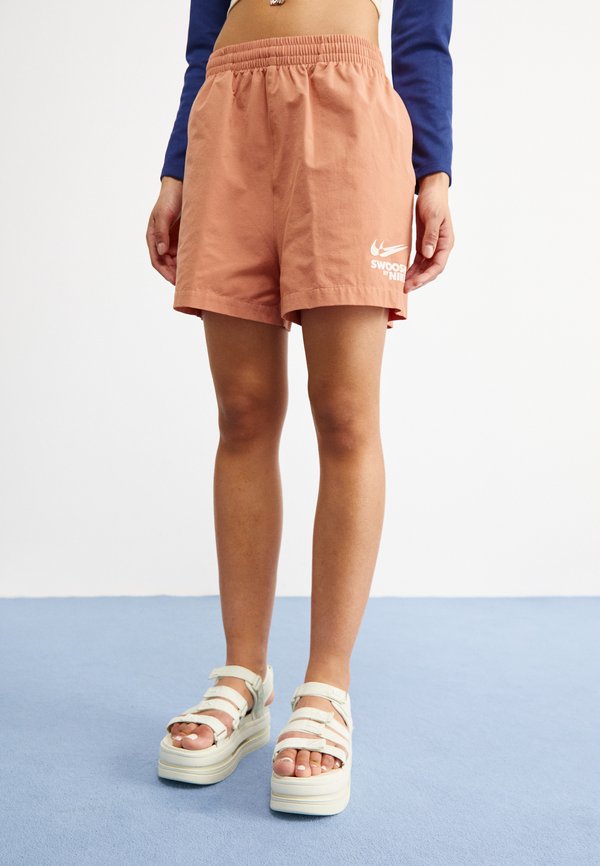 Nike Sportswear Shorts - terra blush