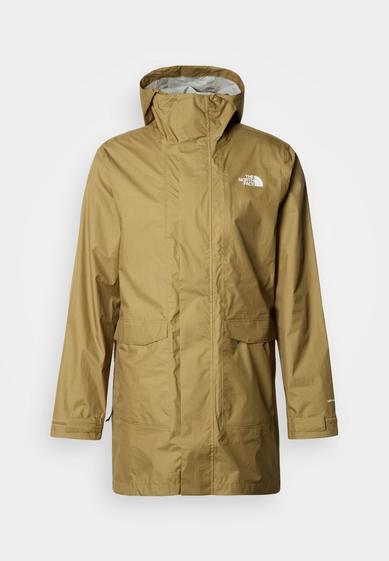 Wasserfeste beige Jacke mit Kapuze, ausgestattet mit einem vorderen Reißverschluss, zwei Brusttaschen und einem Logo auf der oberen linken Seite. Glatte Textur.