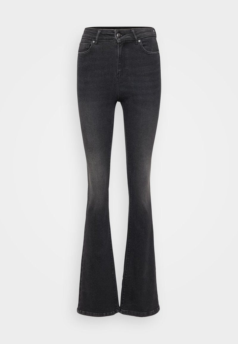 Schwarze, ausgestellte Jeans aus Denim mit hoher Taille. Zu den Merkmalen gehören Vorder- und Hintertaschen, ein Knopfverschluss und eine verblasste Textur.
