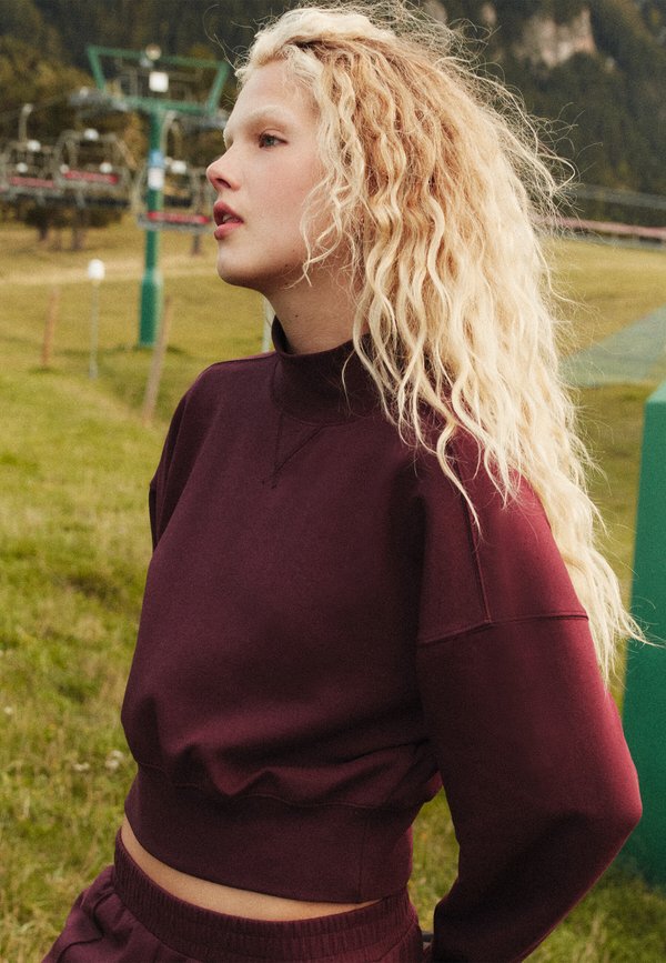 Stradivarius INTERLOCK NECK