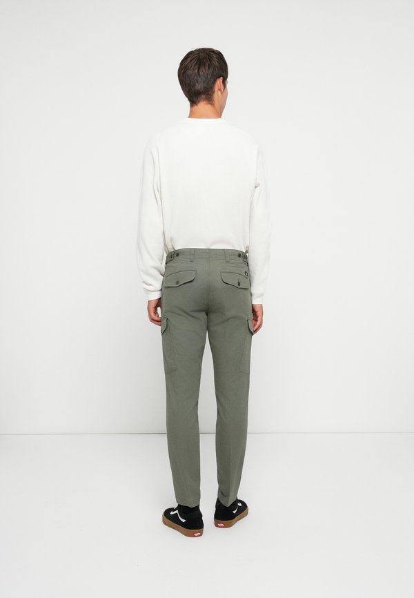 DOCKERS SLIM TAPERED