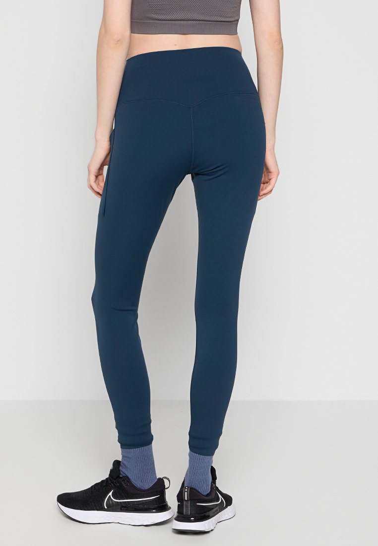 Nike Performance UNIVERSA