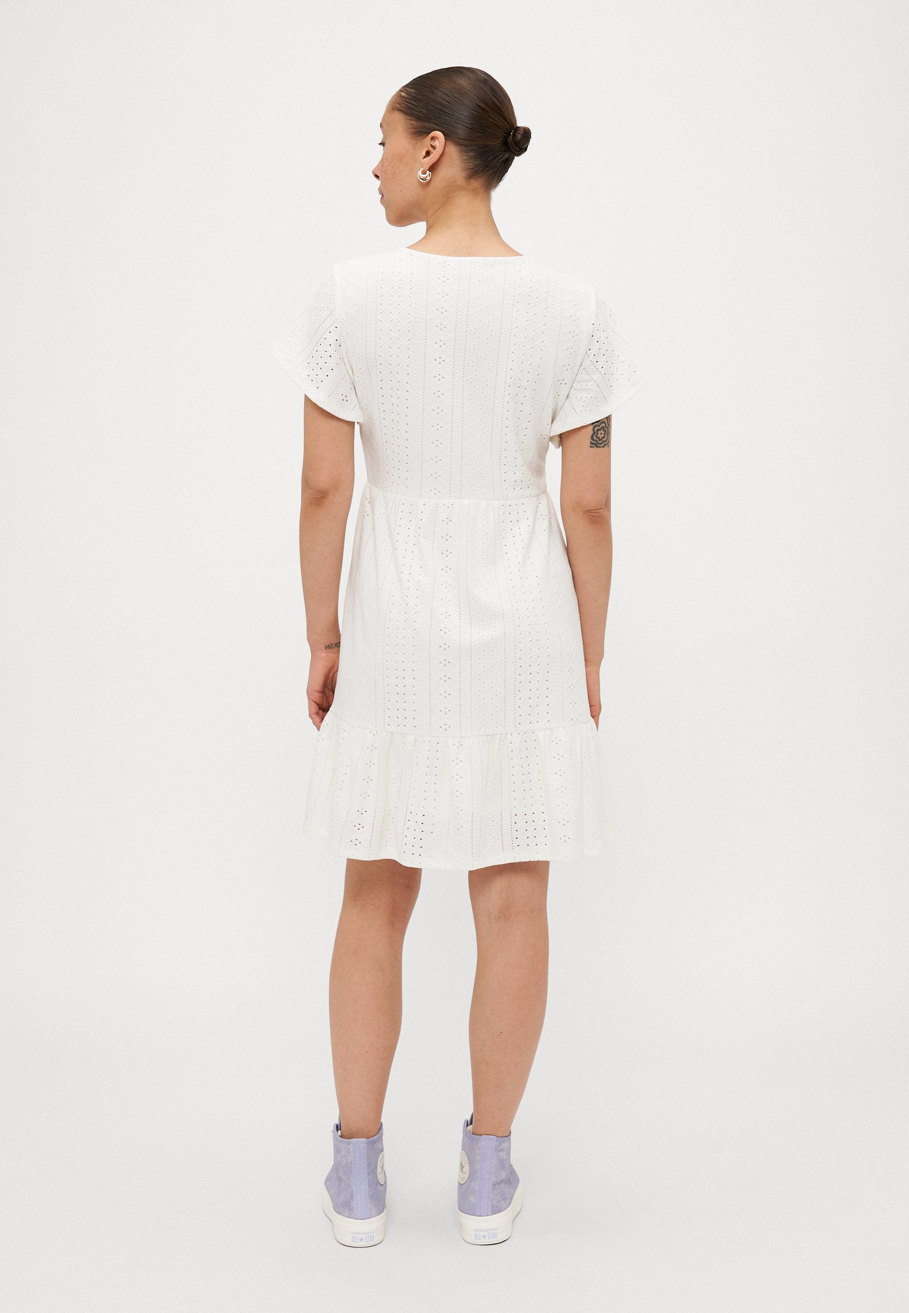 ONLSANDRA V NECK DRESS Media 4