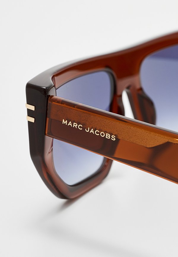MARC JACOBS