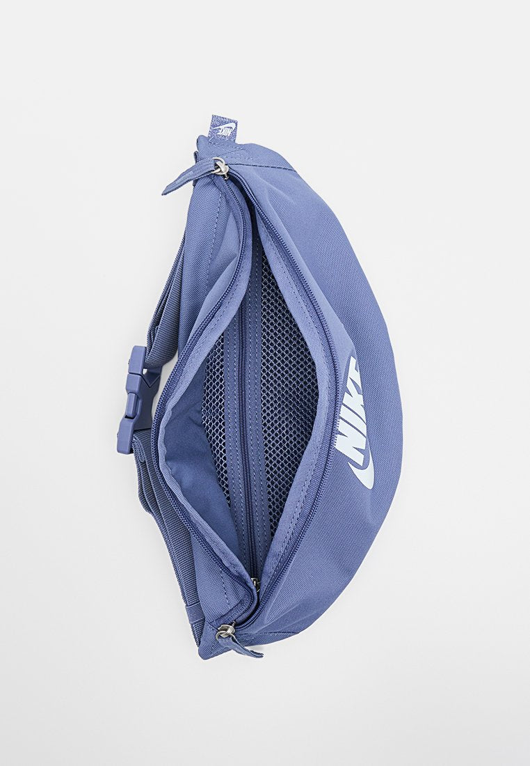 Nike Sportswear HERITAGE