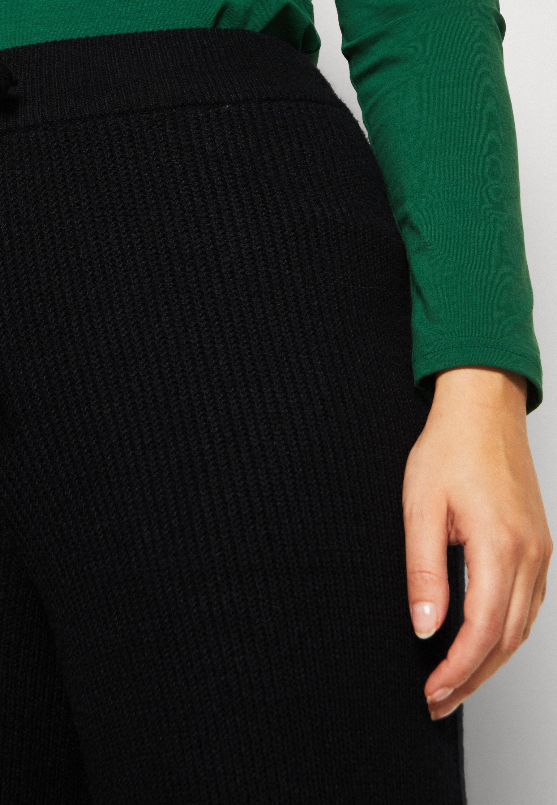 CARKATIA TROUSER Media 6
