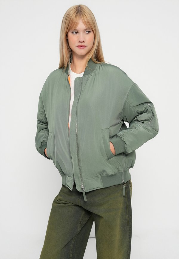 Edwin OLIVIA PANT
