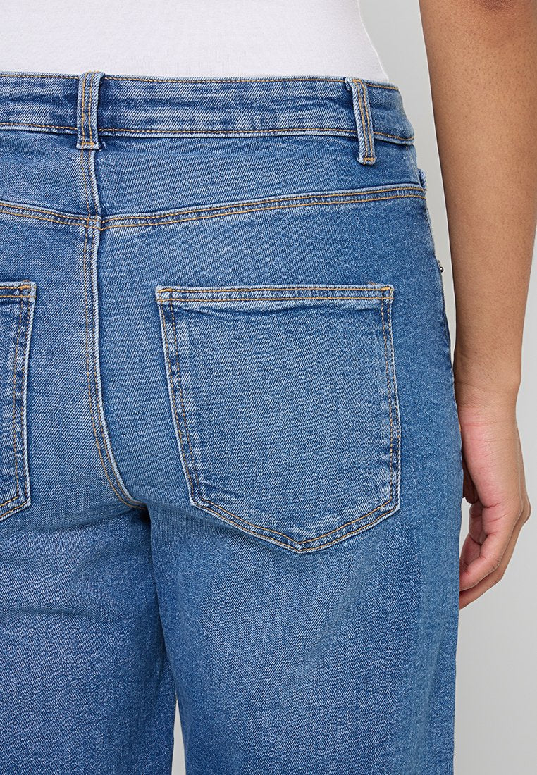 ONLY Petite Flared Jeans Media 6