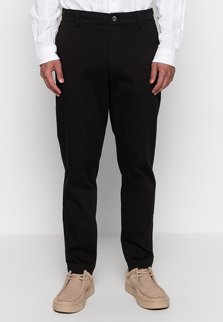RELAXED FIT  Media 1