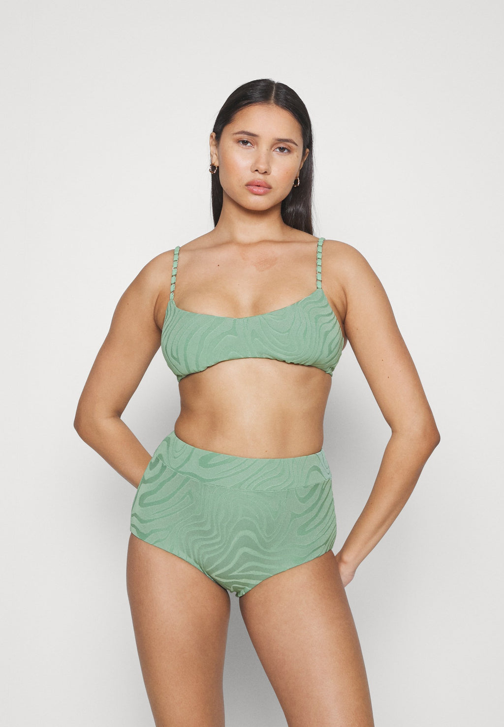 SECOND WAVE BRALETTE Media 3