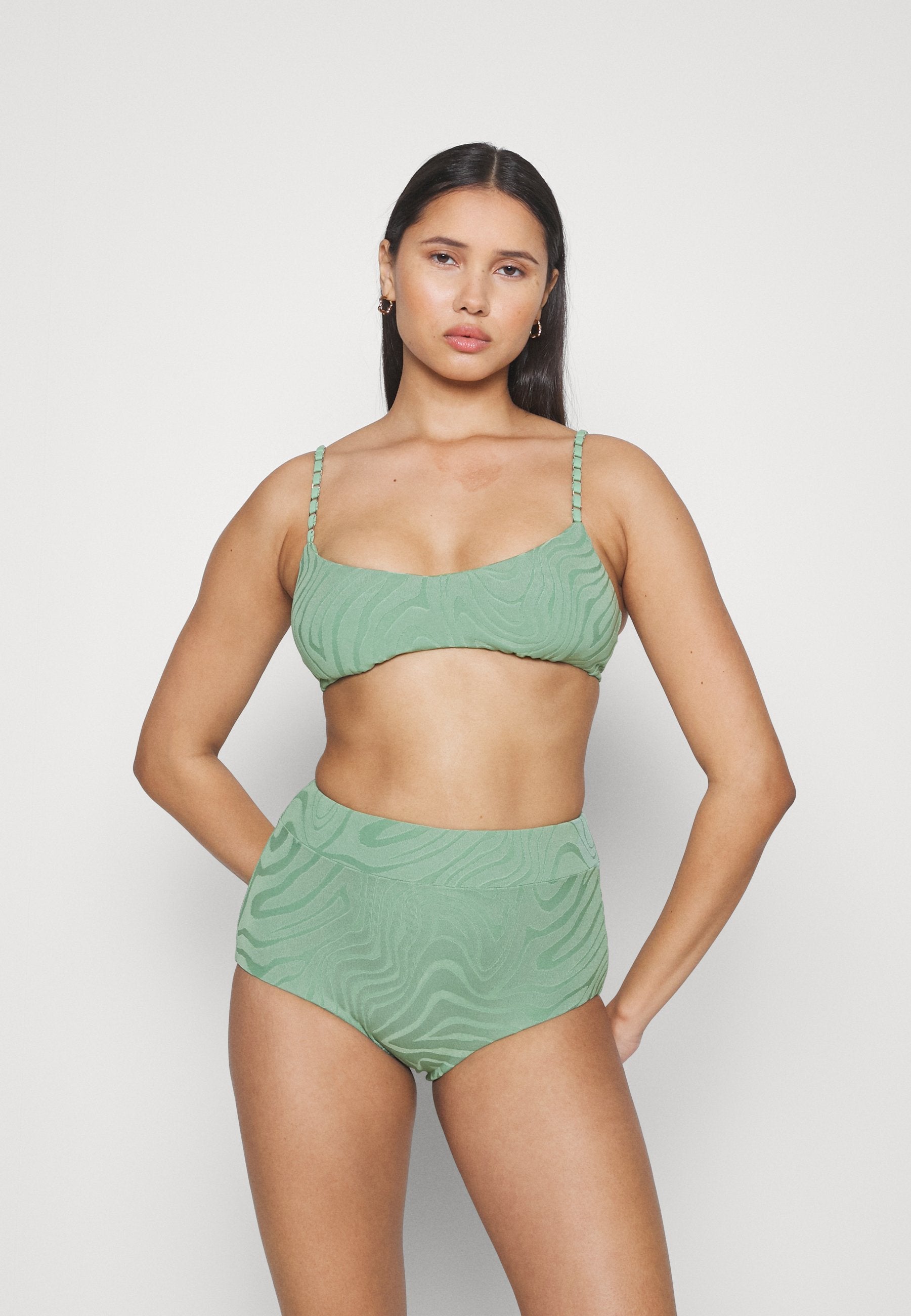 SECOND WAVE BRALETTE Media 3