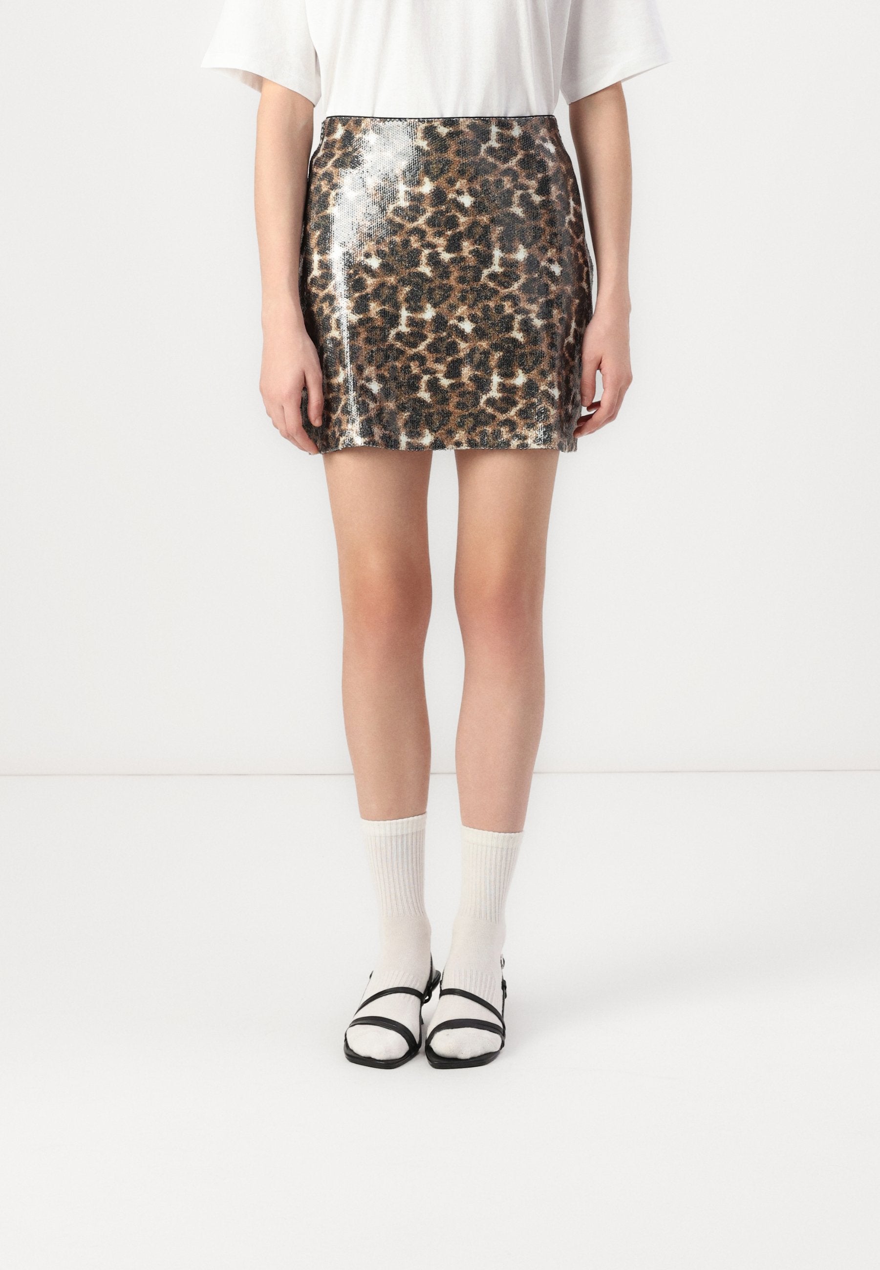 ONLLEO Short Media 3