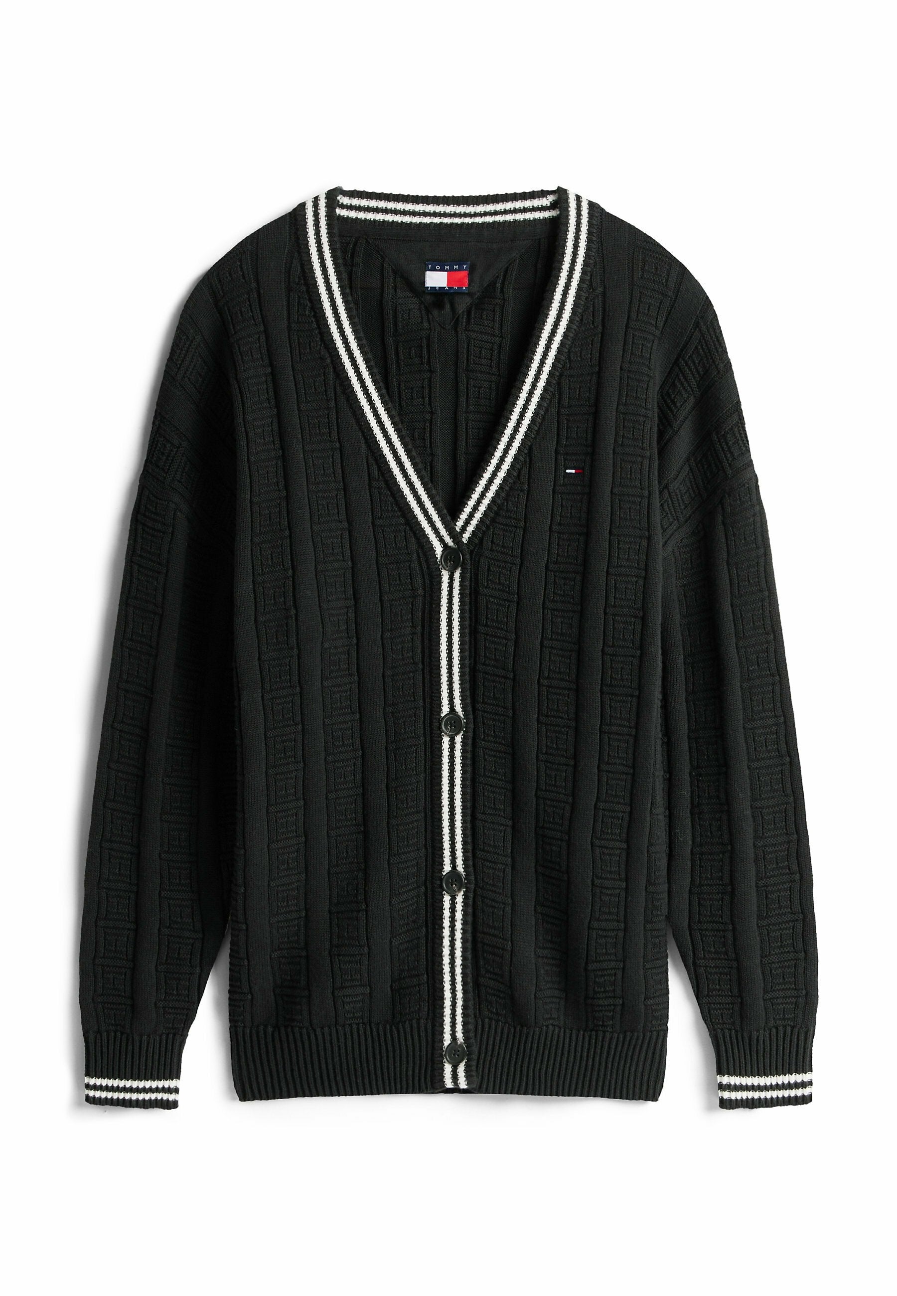 Schwarze gestrickte Strickjacke mit strukturiertem Muster, V-Ausschnitt und weißen gestreiften Rippbündchen und Kragen. Mit sechs schwarzen Knöpfen entlang der Vorderseite.