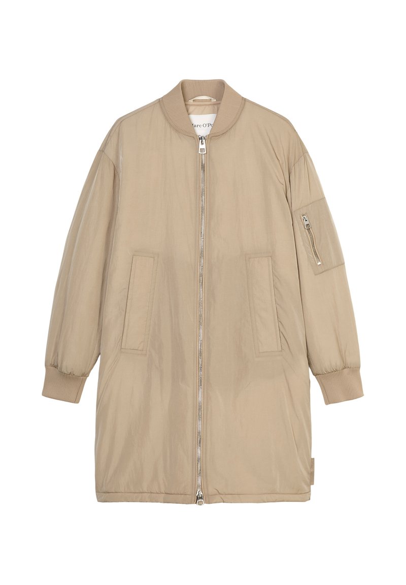 PADDED WELT POCKETS DETAILS Media 1