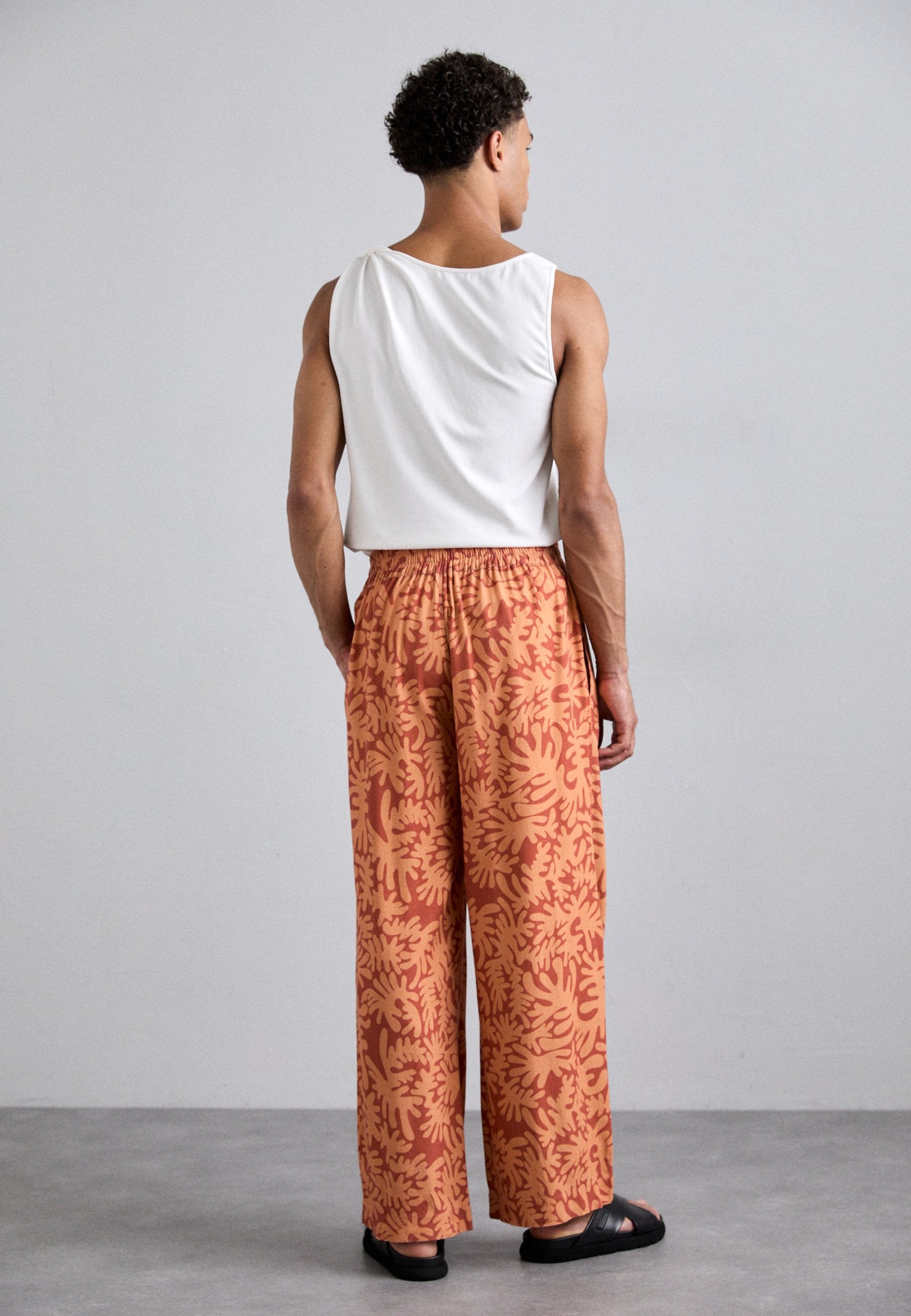 Palomo PALOMO X ZALANDO EXCLUSIVE VERBENA PANTALON PRINT UNISEX
