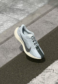 Nike Performance PEGASUS PLUS - Road running shoes - pure platinum-coloured/anthracite/wolf grey/sail