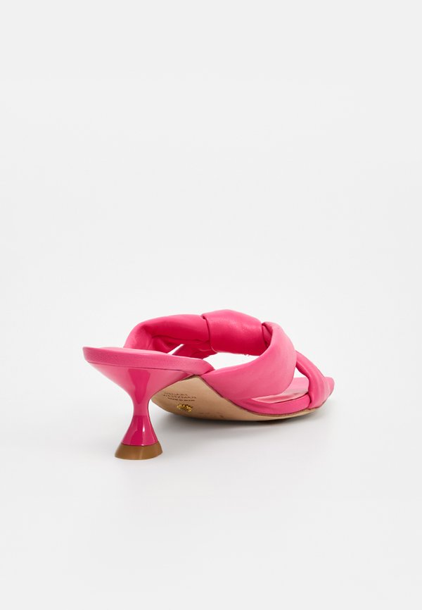 Stuart Weitzman PLAYA