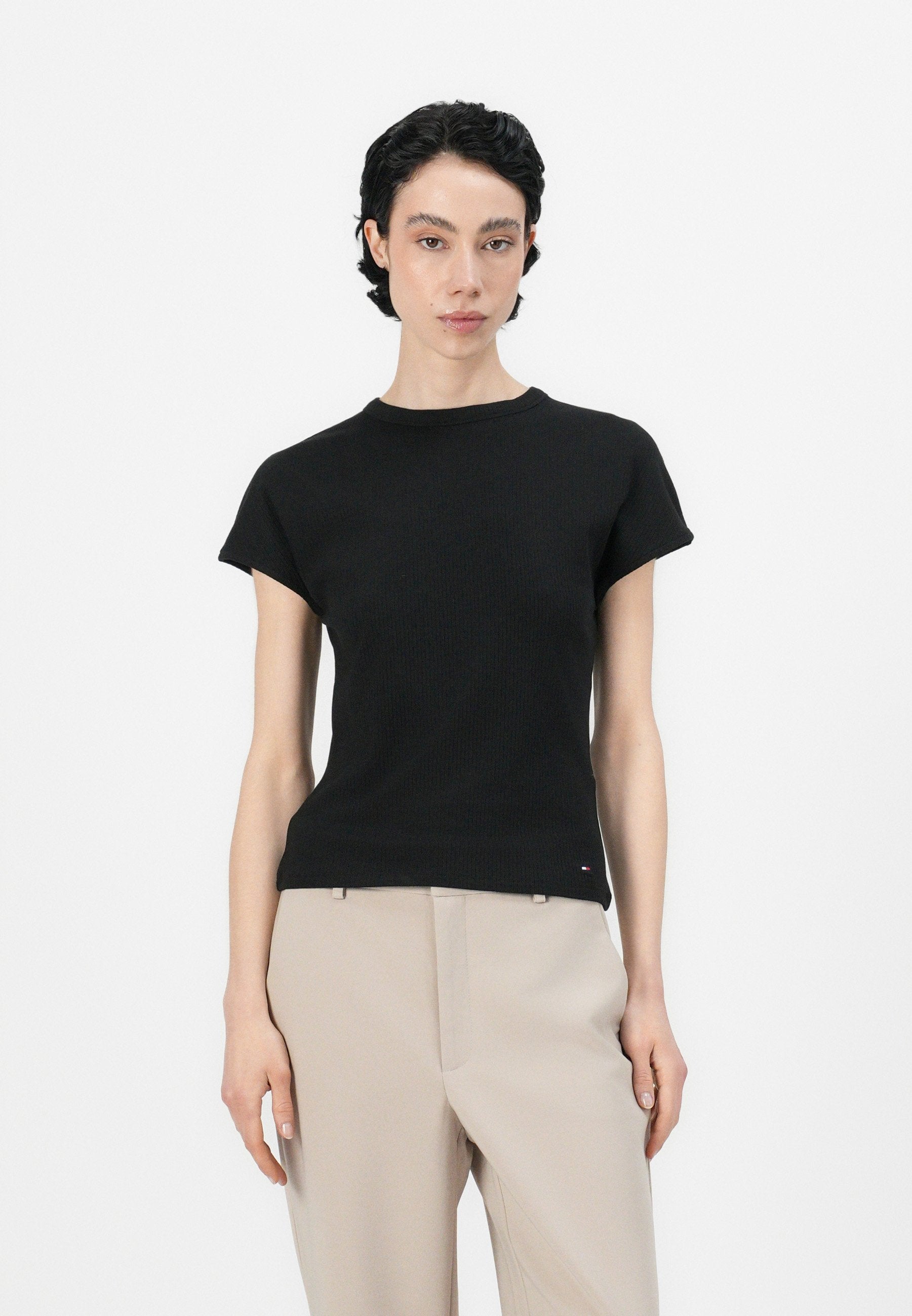 SLIM TEE Media 3