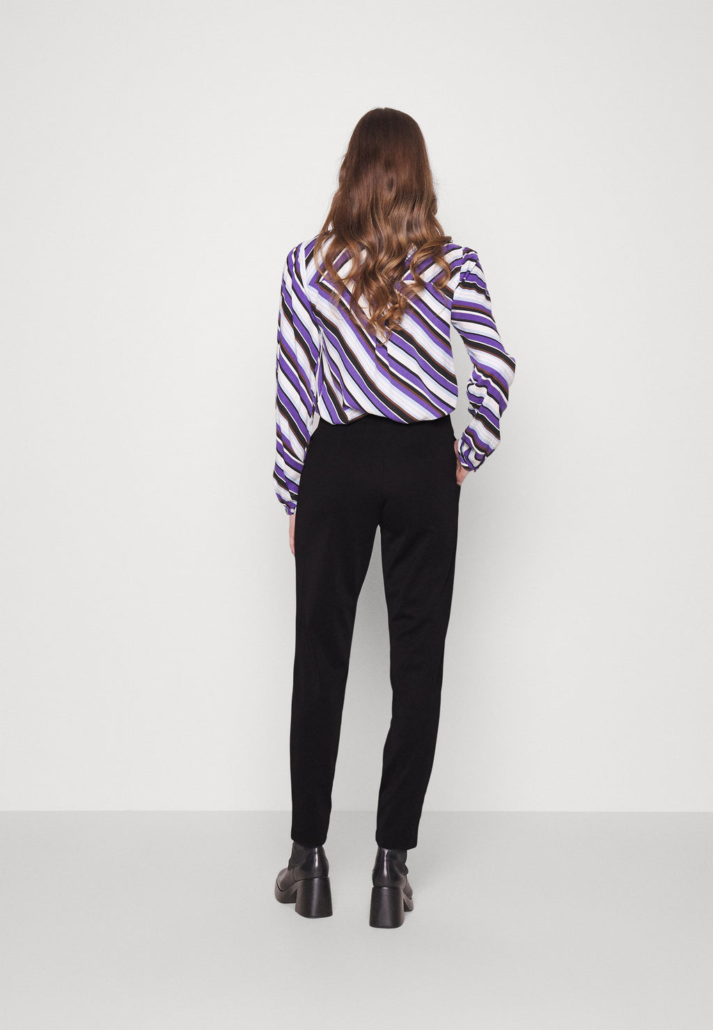 ONLJADA MERLE CIGARETTE PANTS  Media 4