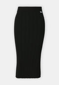 Schwarzer, gerippter Strick-Midi-Rock mit einer figurbetonten Silhouette und breitem, elastischem Taillenbund. Mit dezentem Markenlabel am Taillenbund.