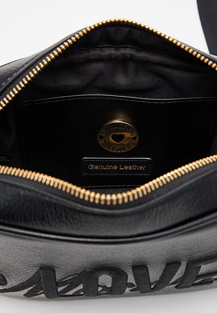 Love Moschino