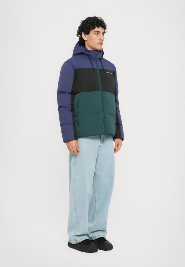 EA7 Emporio Armani TRAIN ATHLETIC COLOUR BLOCK PADDED JACKET