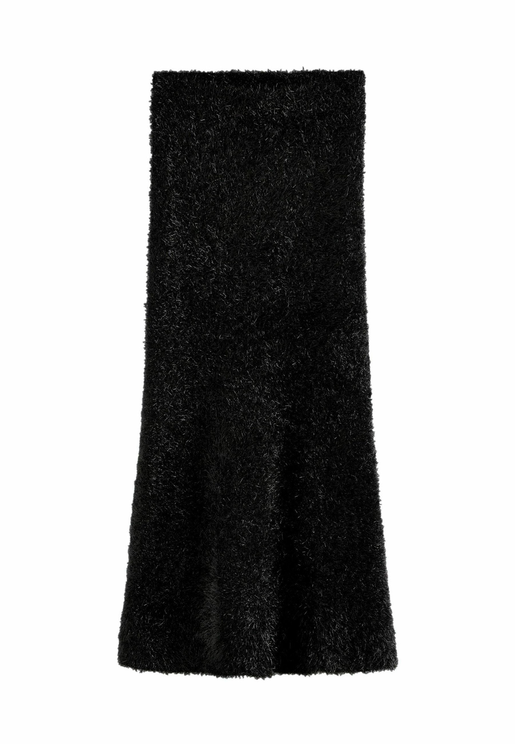 Schwarzer, flauschiger Rock mit ausgestellt Form. Hergestellt aus strukturiertem Material, mit knielangem Design und ohne sichtbare Verzierungen.