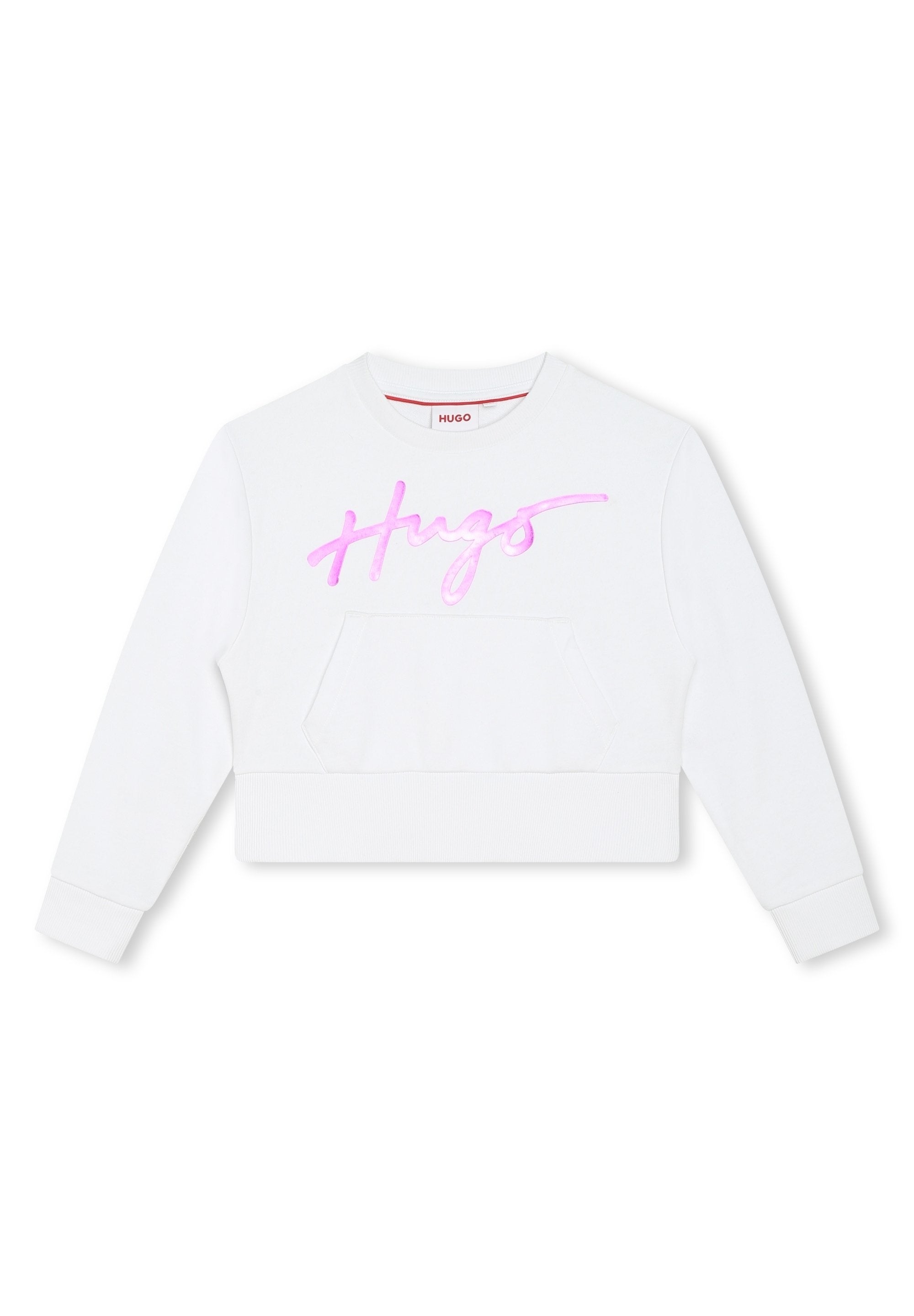 Weißer, kurzer Sweatshirt mit einer Fronttasche, das ein glänzendes pinkes "Hugo"-Logo in Schreibschrift trägt. Rippstrickbündchen und Saum.