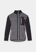 Fleecejacke in Grau und Schwarz mit hohem Kragen, Frontreißverschluss, Brusttasche und zwei Seitentaschen. Mit Kontrastfarbe an den Ärmeln.