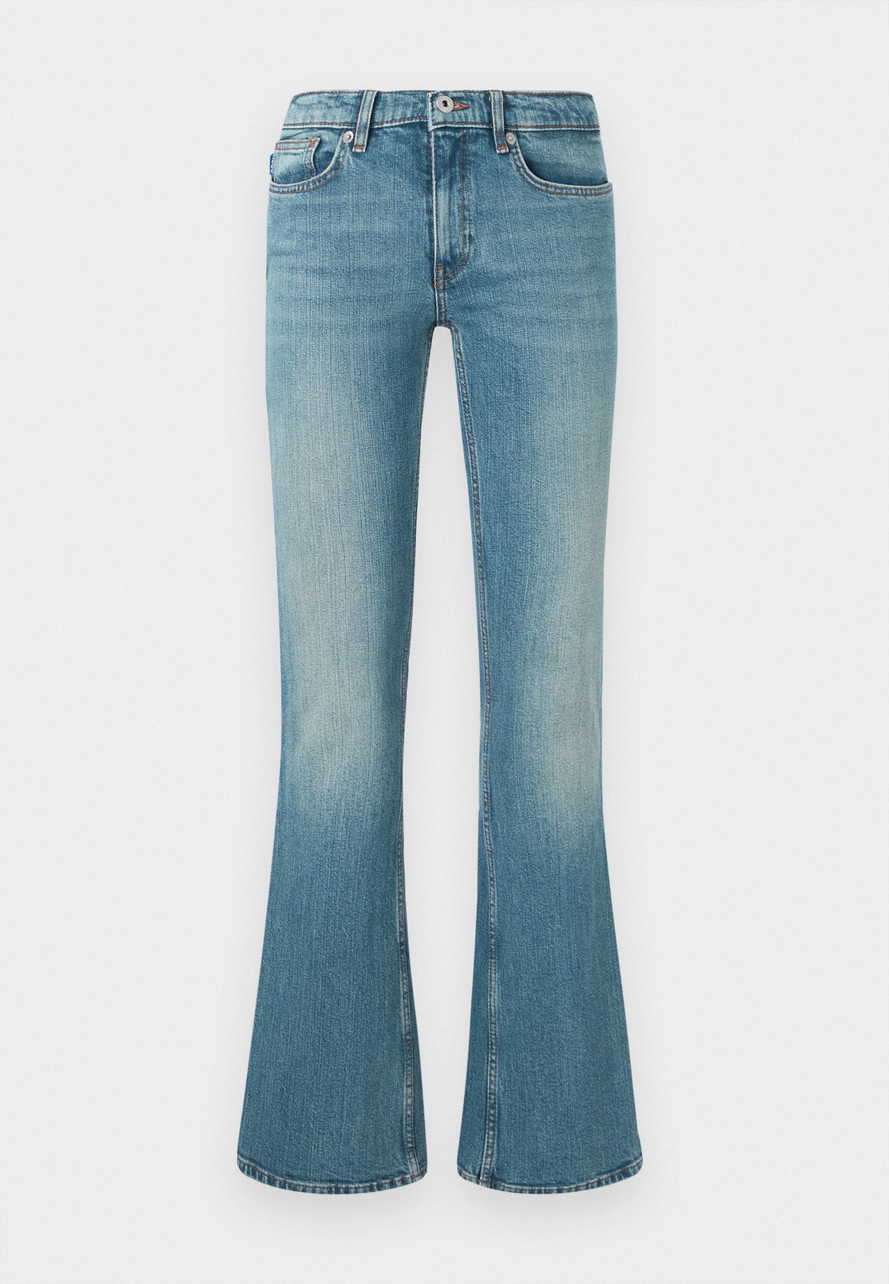 Helle blaue Jeans mit ausgestelltem Bein, fünf Taschen, gestickten Details und einem Bund mit Knopf- und Reißverschluss.