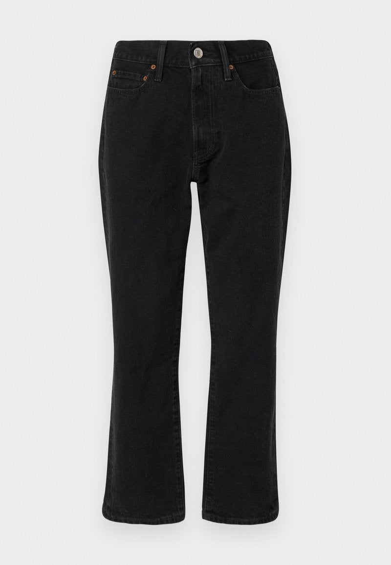 Schwarze Jeans aus Denim mit geradem Bein, Fünf-Taschen-Design und metallischen Elementen mit Kupferakzenten. Glatte Textur und mittelhoher Bund.
