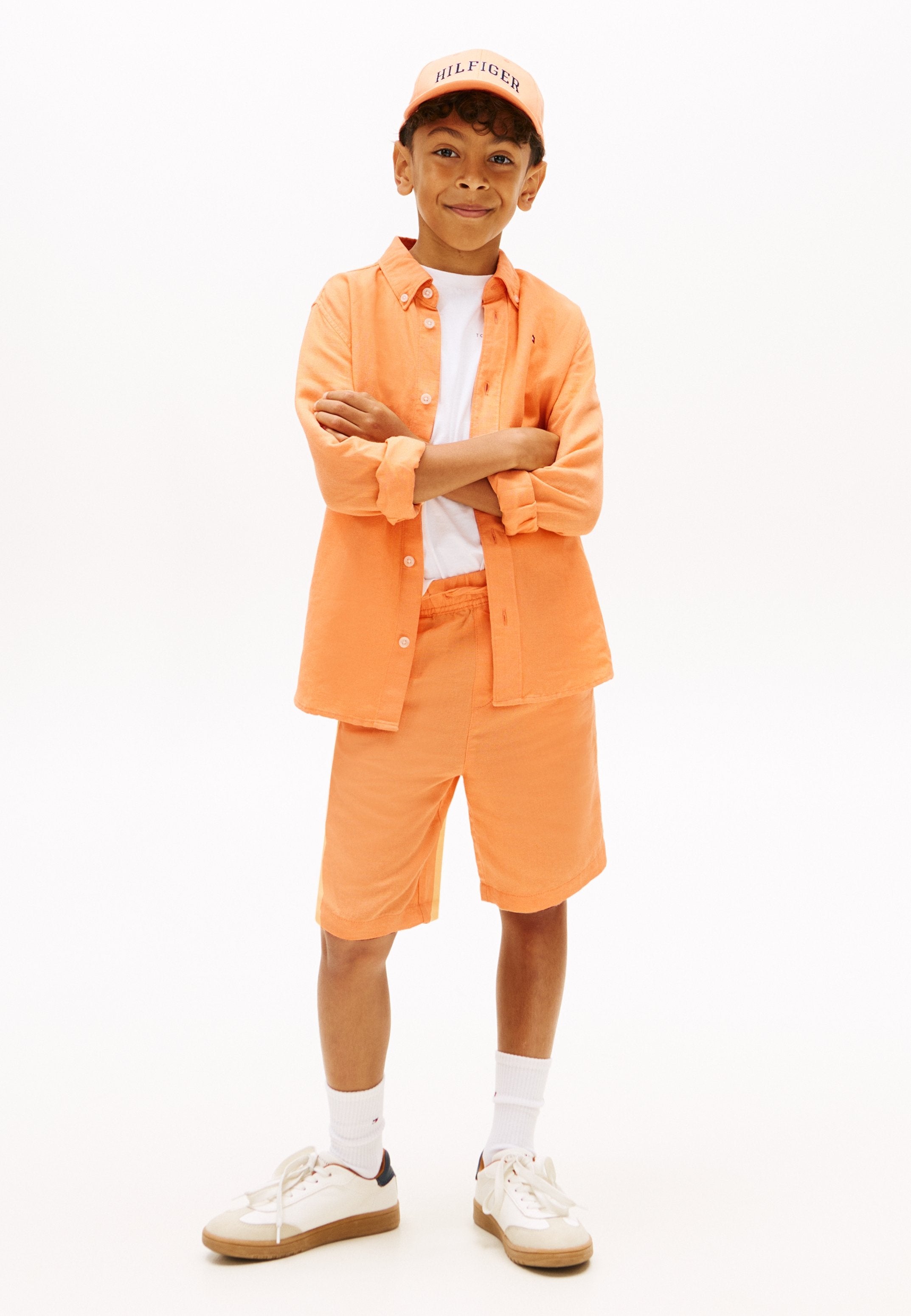 LINEN BLEND RELAXED SHORTS Media 2