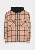 Karierte Zip-Jacke mit schwarzer Kapuze, die über orange, beige und schwarze Karomuster verfügt, zwei Fronttaschen und eine weiche Textur bietet.