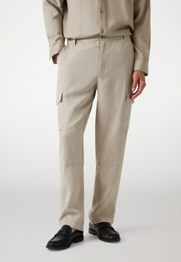 Guess Cargo trousers - beige