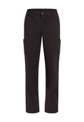 Schwarze Cargo-Hosen mit geradem Bein, ausgestattet mit Seitentaschen und einem Knopfverschluss. Hergestellt aus strapazierfähigem Stoff, mit sauberem Finish.