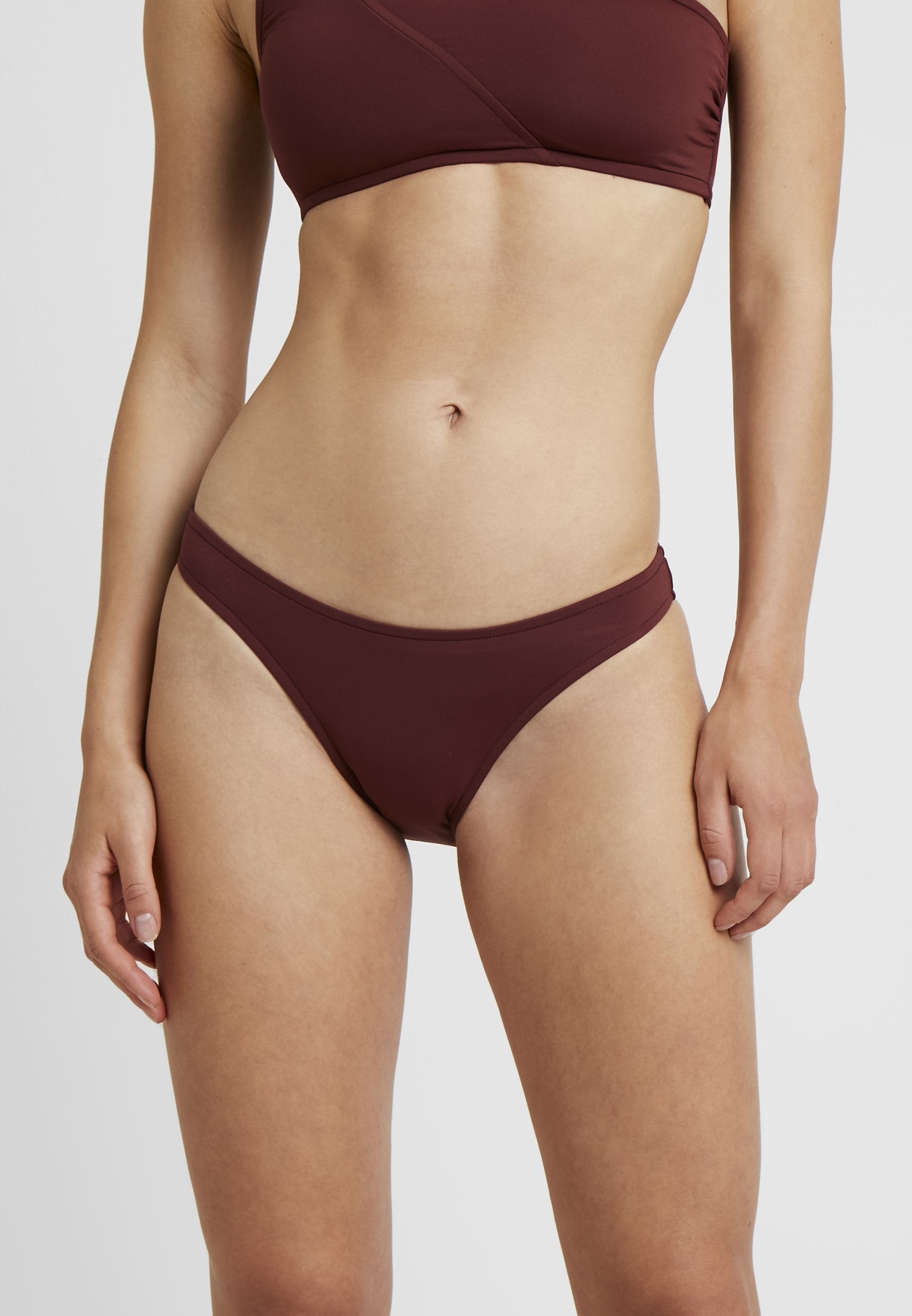 ACTIVE HIGH CUT PANT Media 3
