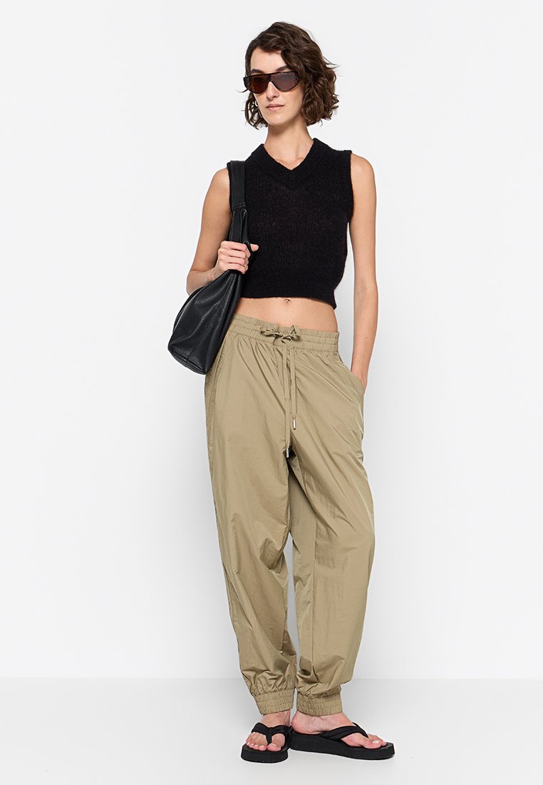 DKNY