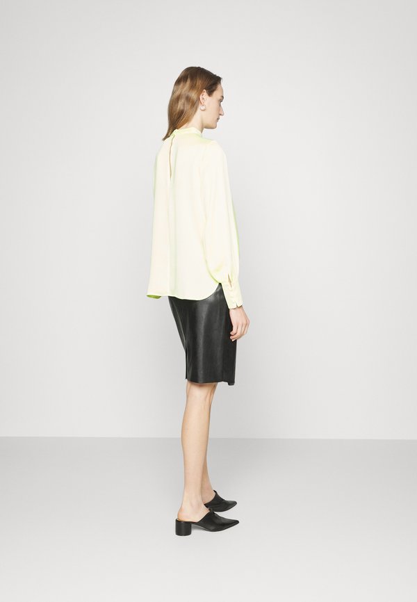 BCBGMAXAZRIA