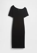 Schwarzes Midikleid aus elastischem Stoff. Verfügt über kurze Ärmel, einen weiten Ausschnitt und eine figurbetonte Silhouette ohne zusätzliche Verzierungen.