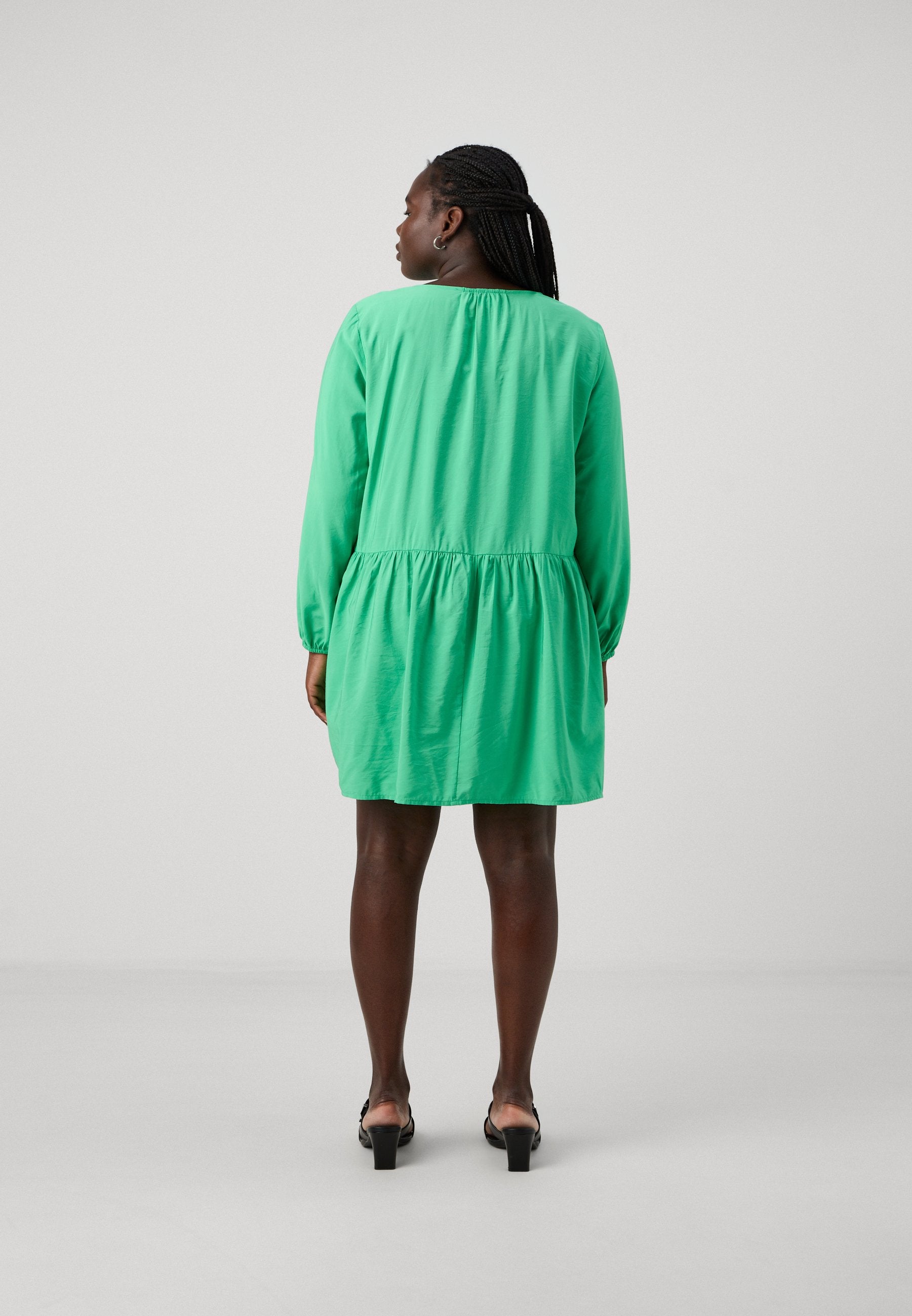 CARKADERA V NECK KNEE DRESS Media 4
