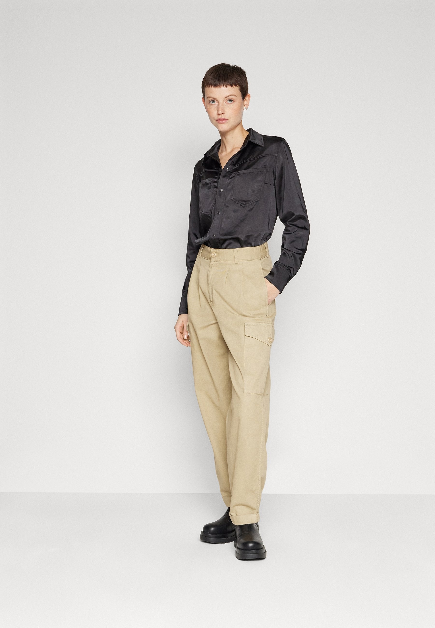 SLIM SHIRT Media 2