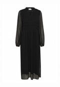 Schwarzes Langarmkleid mit einem gerafften Oberteil und V-Ausschnitt. Der fließende, leichte Stoff schafft eine sanfte Silhouette, mit durchsichtigen Ärmeln.