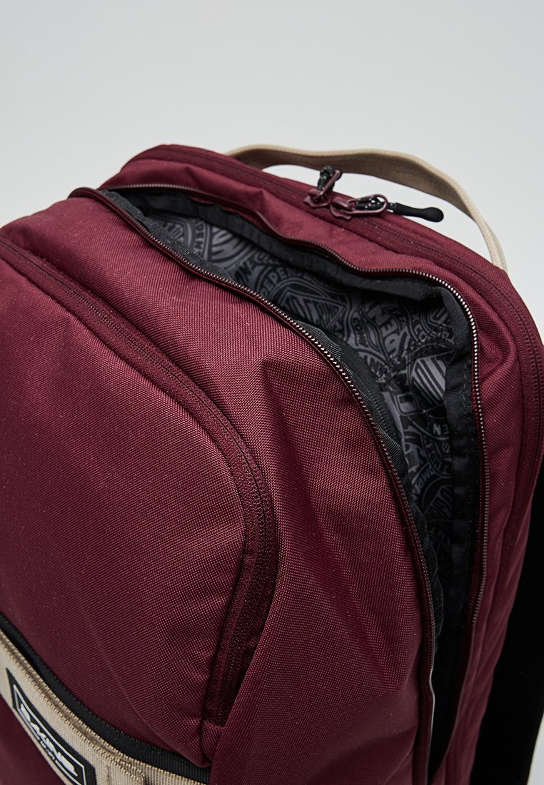 Dakine MISSION STREETPACK DLX X INDEPENDENT