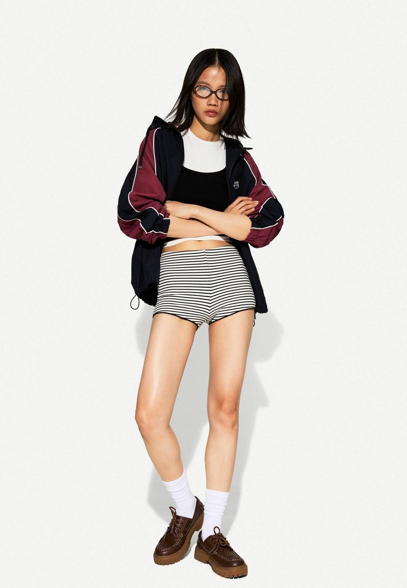 Bershka Shorts Media 1