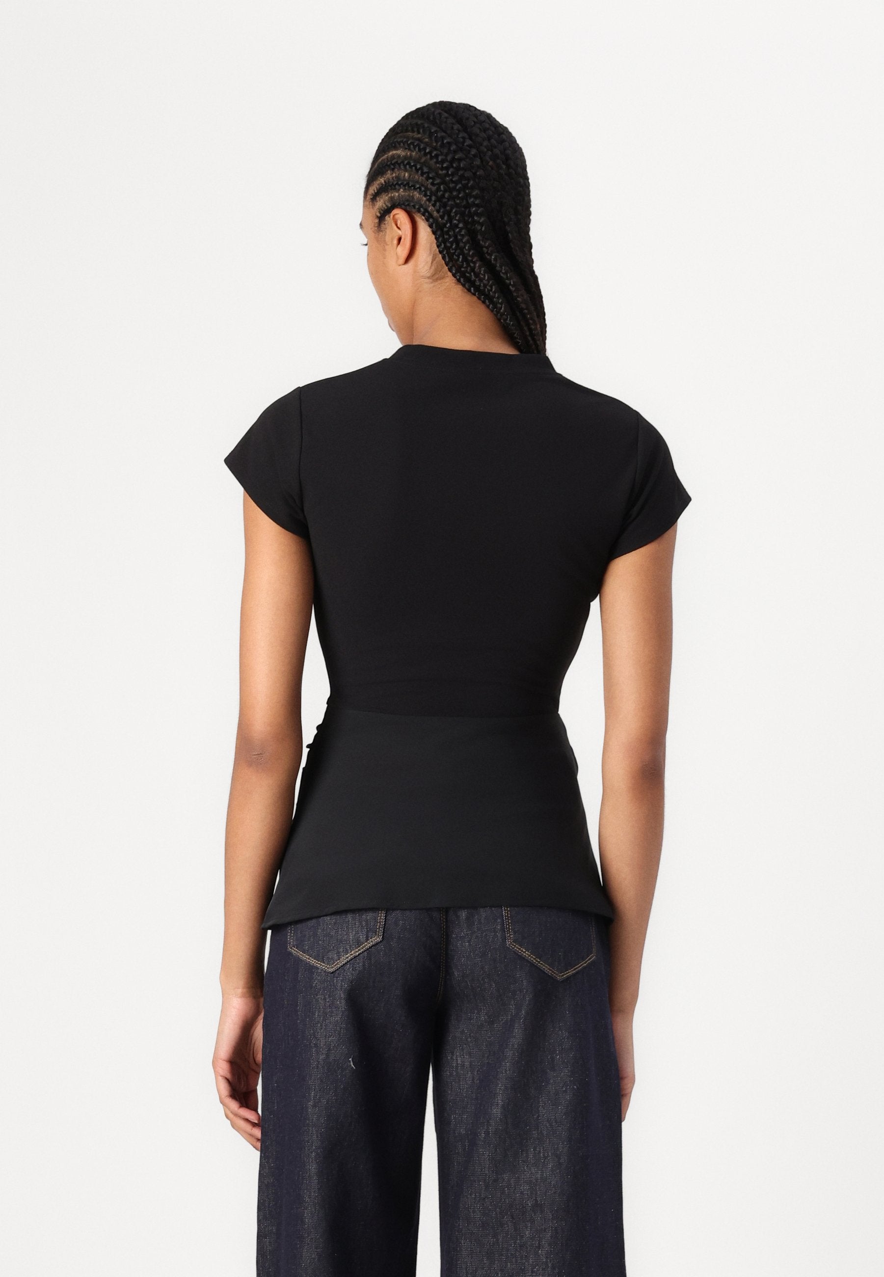 V NECK Media 4