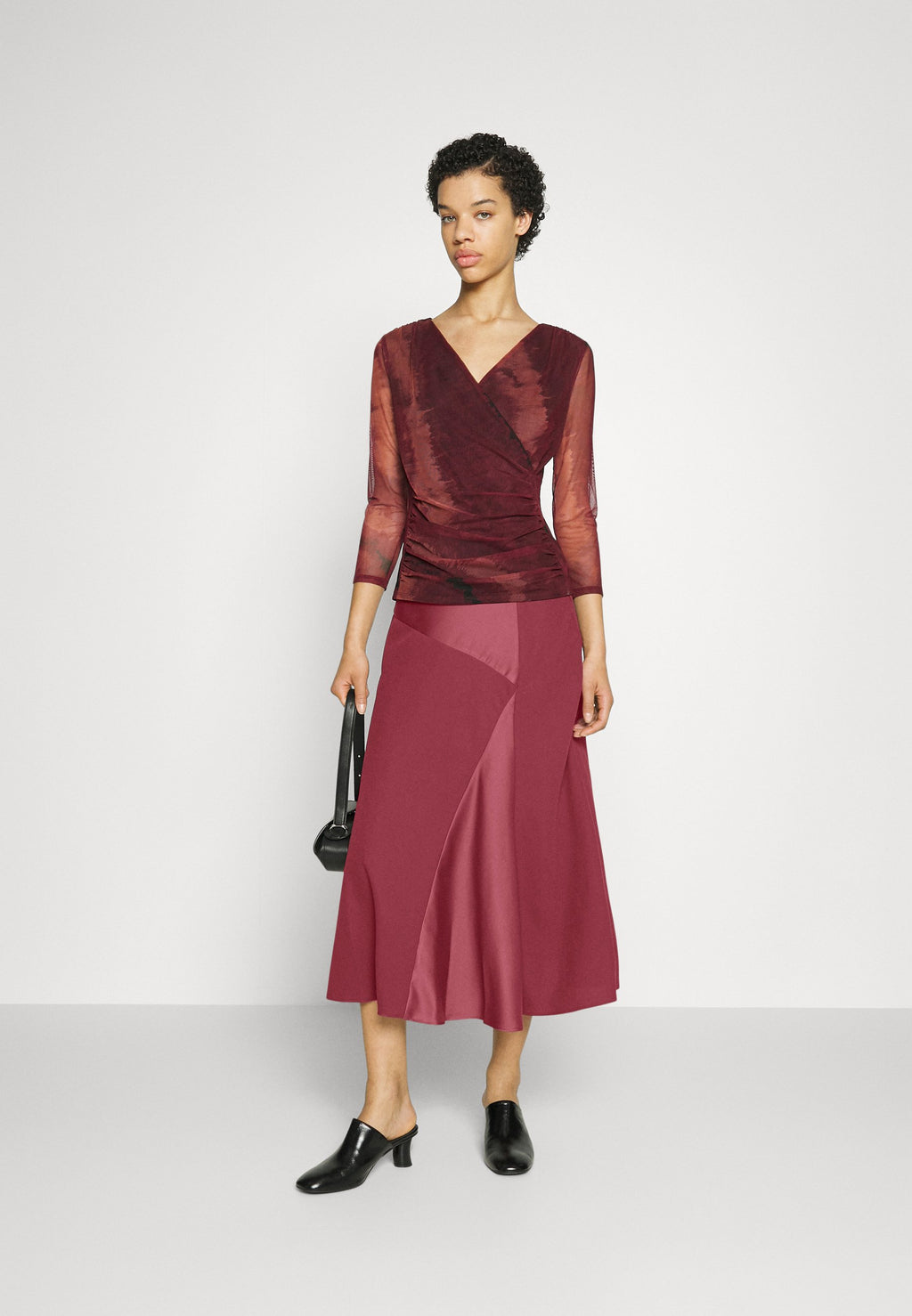 DKNY MATTE & SHINE PANEL SKIRT