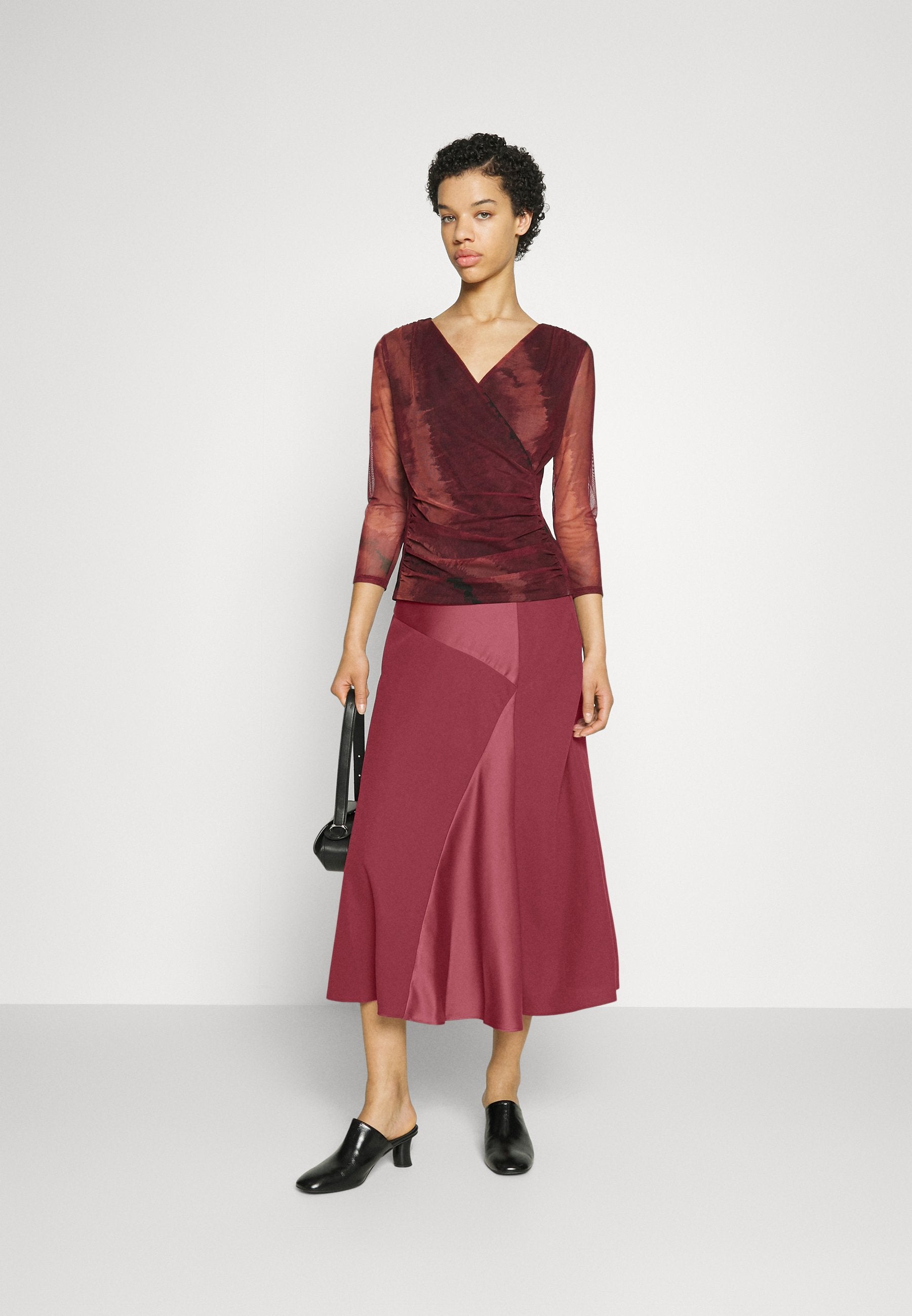 DKNY MATTE & SHINE PANEL SKIRT